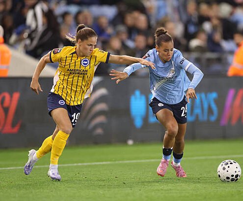 Brighton & Hove Albion WFC vs Manchester City WFC - City's WSL throne under the Amex lights